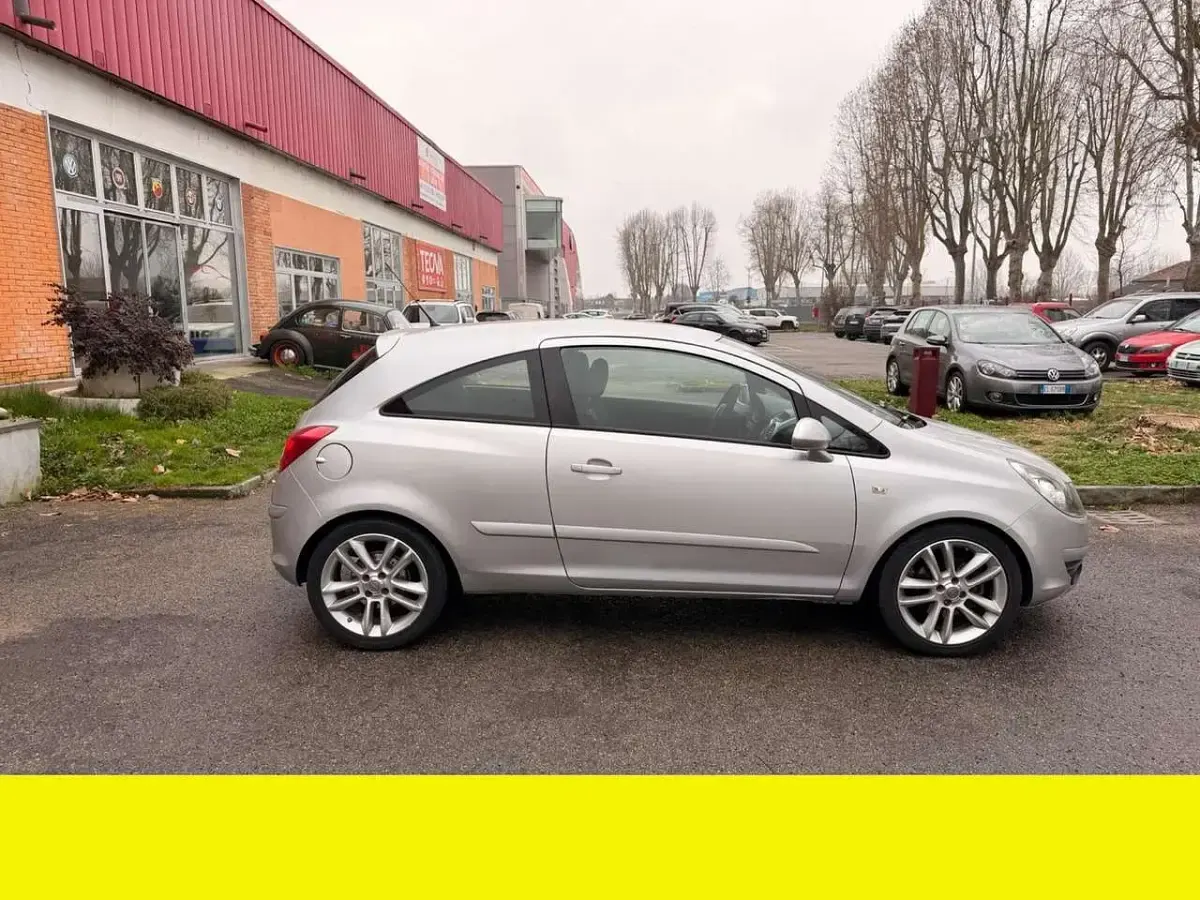 Usata Opel Corsa 90 CV (66 kW) 2008 Other Utilitaria