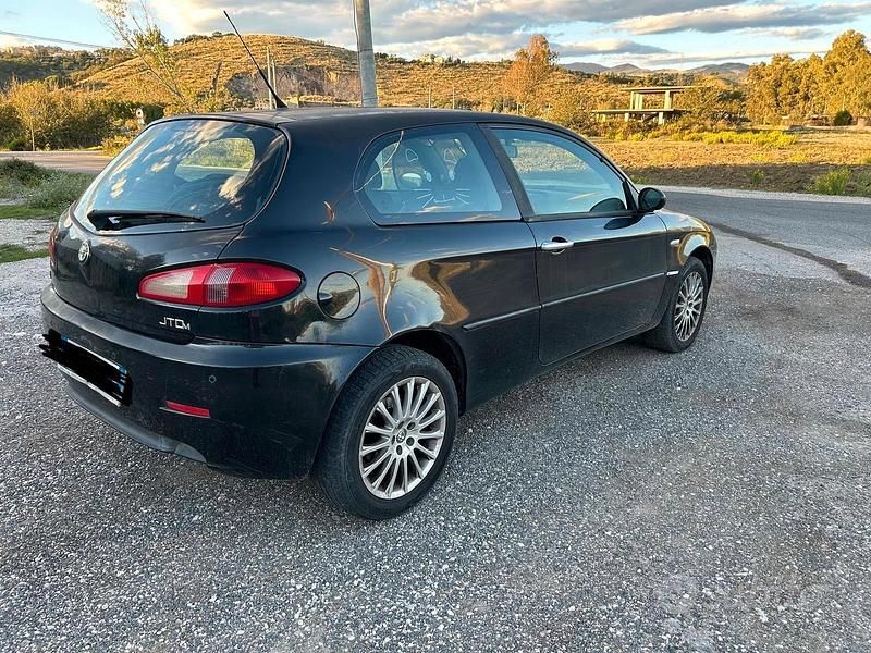 Usata Alfa Romeo 147 120 CV (88 kW) 2006 Nero Utilitaria