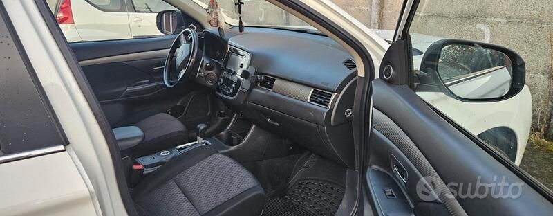 Usata Mitsubishi Outlander Instyle 150 CV (110 kW) 2014 Bianco SUV