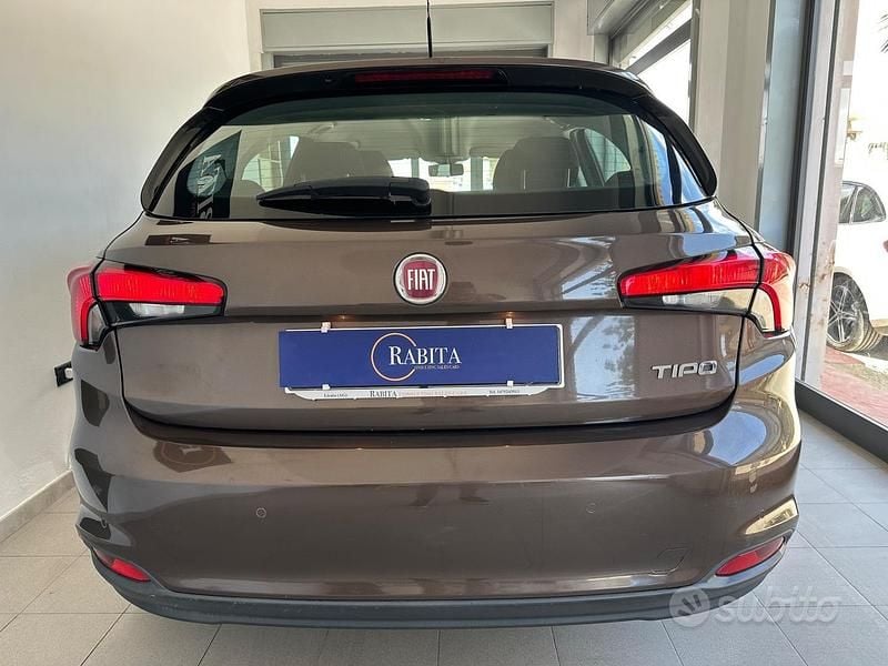 Usata Fiat Tipo Easy 120 CV (88 kW) 2017 Marrone Berlina
