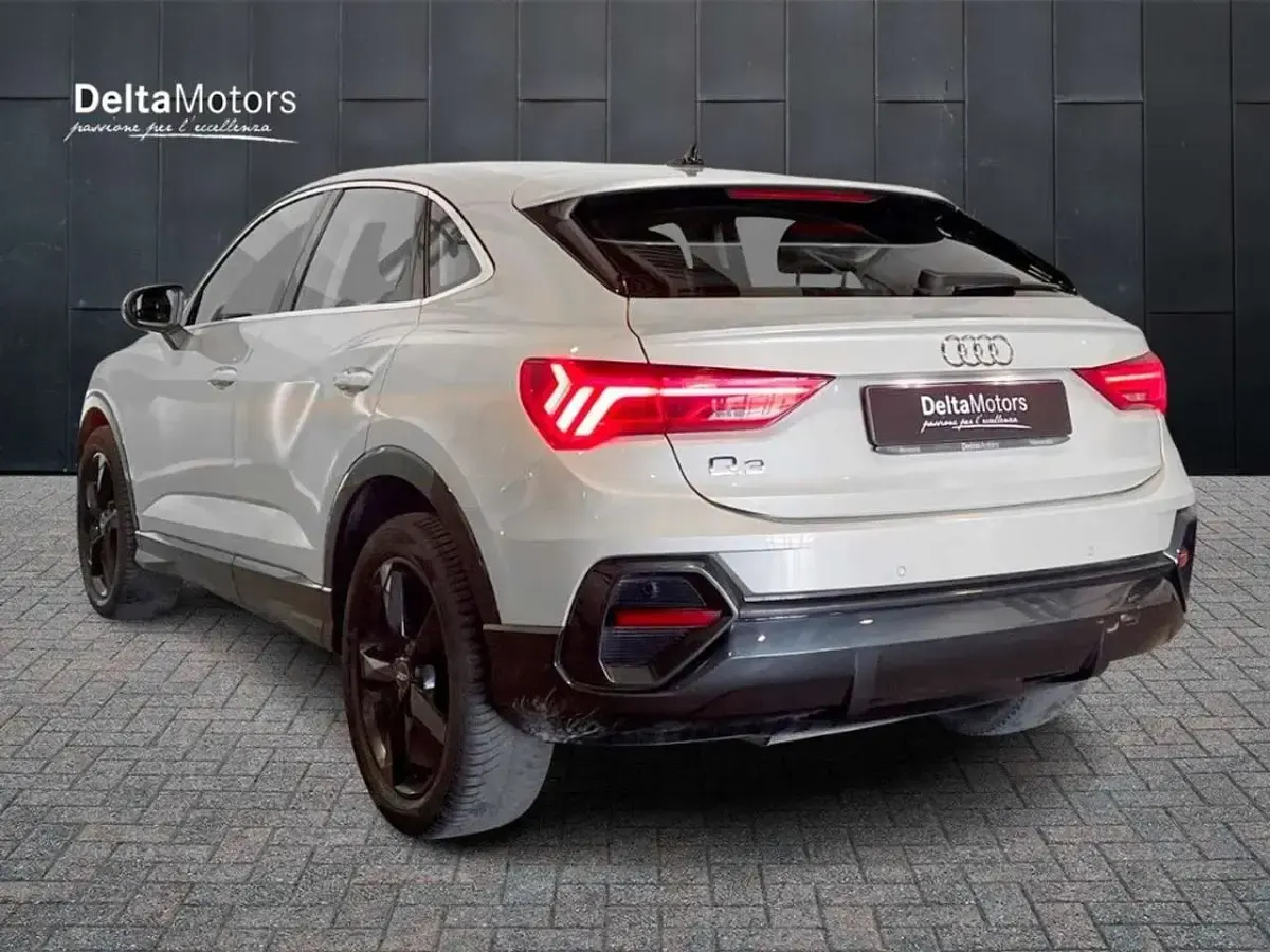 Usata Audi Q3 Sportback Business 150 CV (110 kW) 2020 Grigio chiaro metallizzato SUV