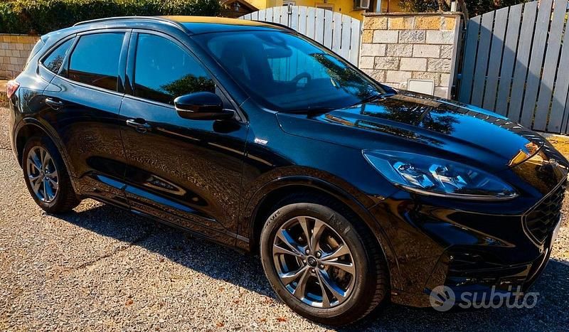 Usata Ford Kuga ST-Line X 120 CV (88 kW) 2022 Nero SUV