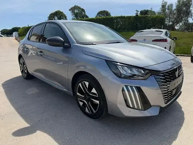 Usata Peugeot 208 Allure 101 CV (74 kW) 2025 Argento Utilitaria