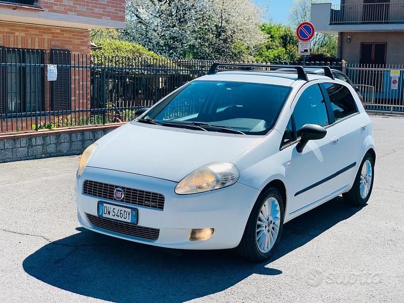 Usata Fiat Grande Punto 90 CV (66 kW) 2009 Bianco Utilitaria