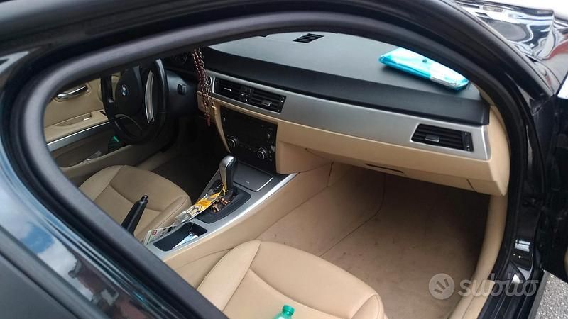 Usata 2010 BMW 320 Station wagon | 2500 € (Super prezzo) - Immagine 1/4