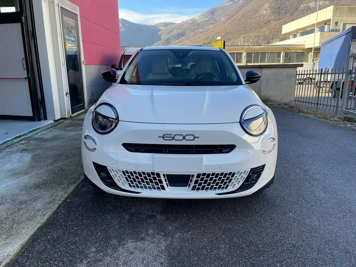Nuova Fiat 600 La Prima 136 CV (100 kW) 2026 Bianco SUV