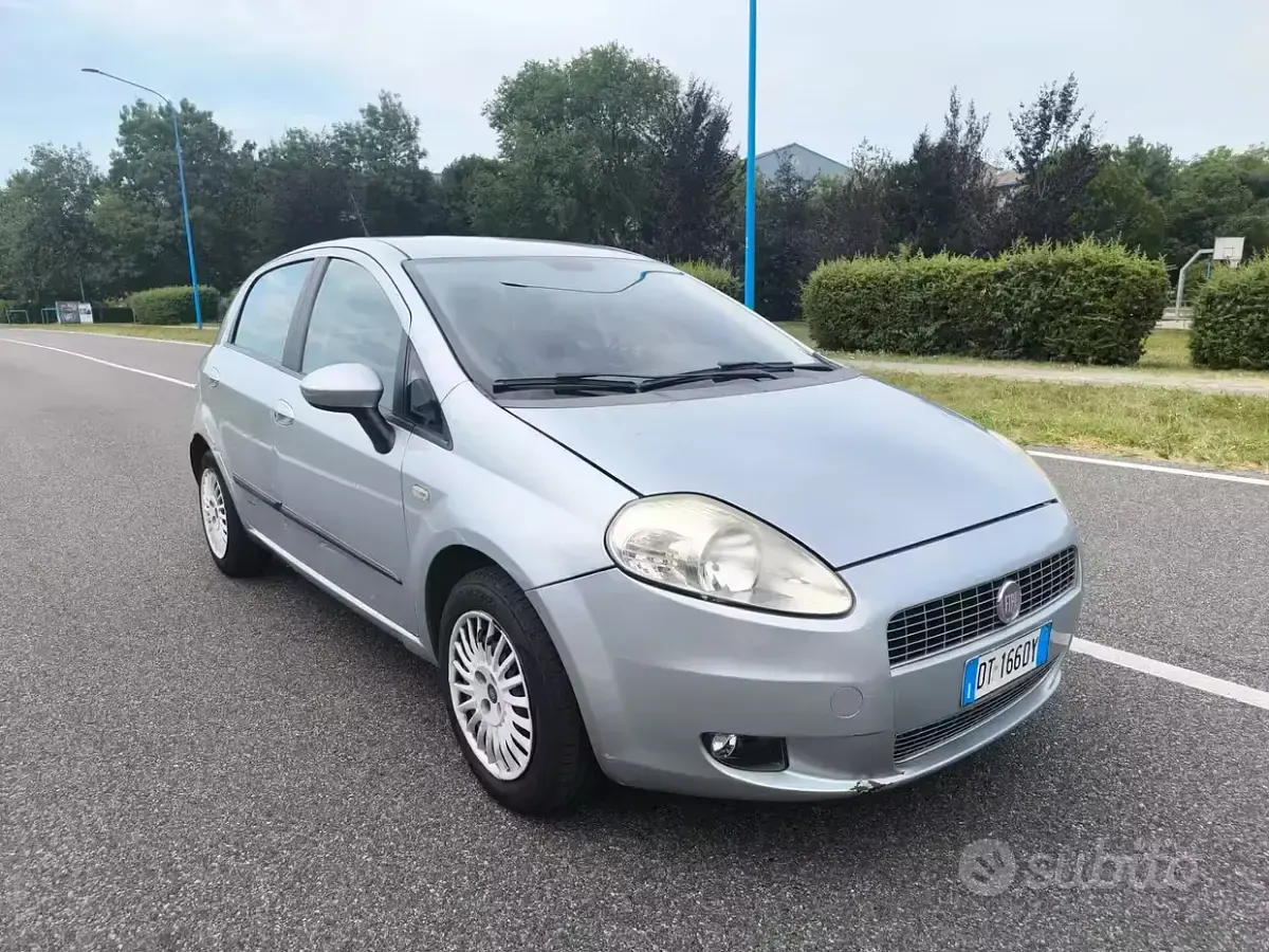 Usata Fiat Grande Punto Dynamic 65 CV (47 kW) 2009 Grigio Utilitaria