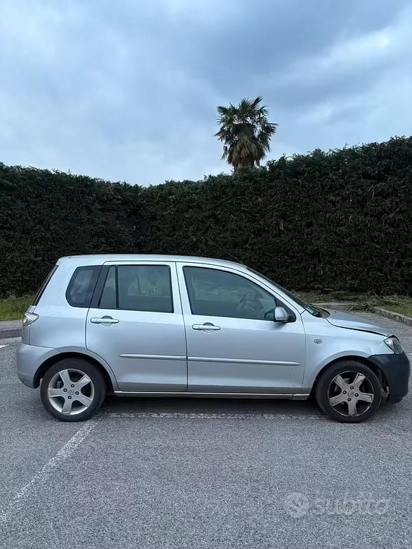Usata Mazda 2 75 CV (55 kW) 2006 Grigio Utilitaria