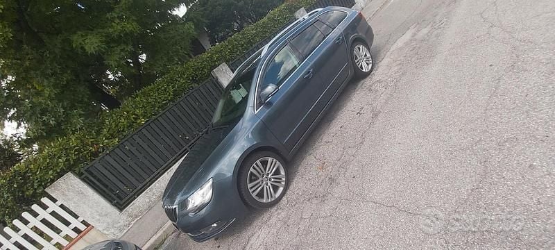 Usata Skoda Superb 140 CV (102 kW) 2015 Grigio Station wagon