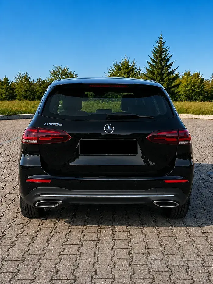 Usata Mercedes B180 116 CV (85 kW) 2020 Nero Utilitaria