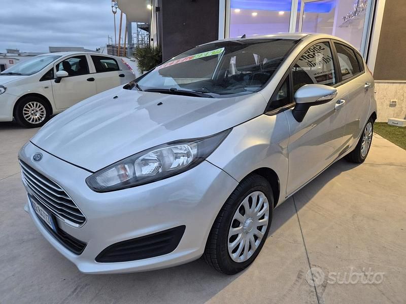 Second-hand Ford Fiesta 60 CP (44 kW) 2013 Gri Hatchback