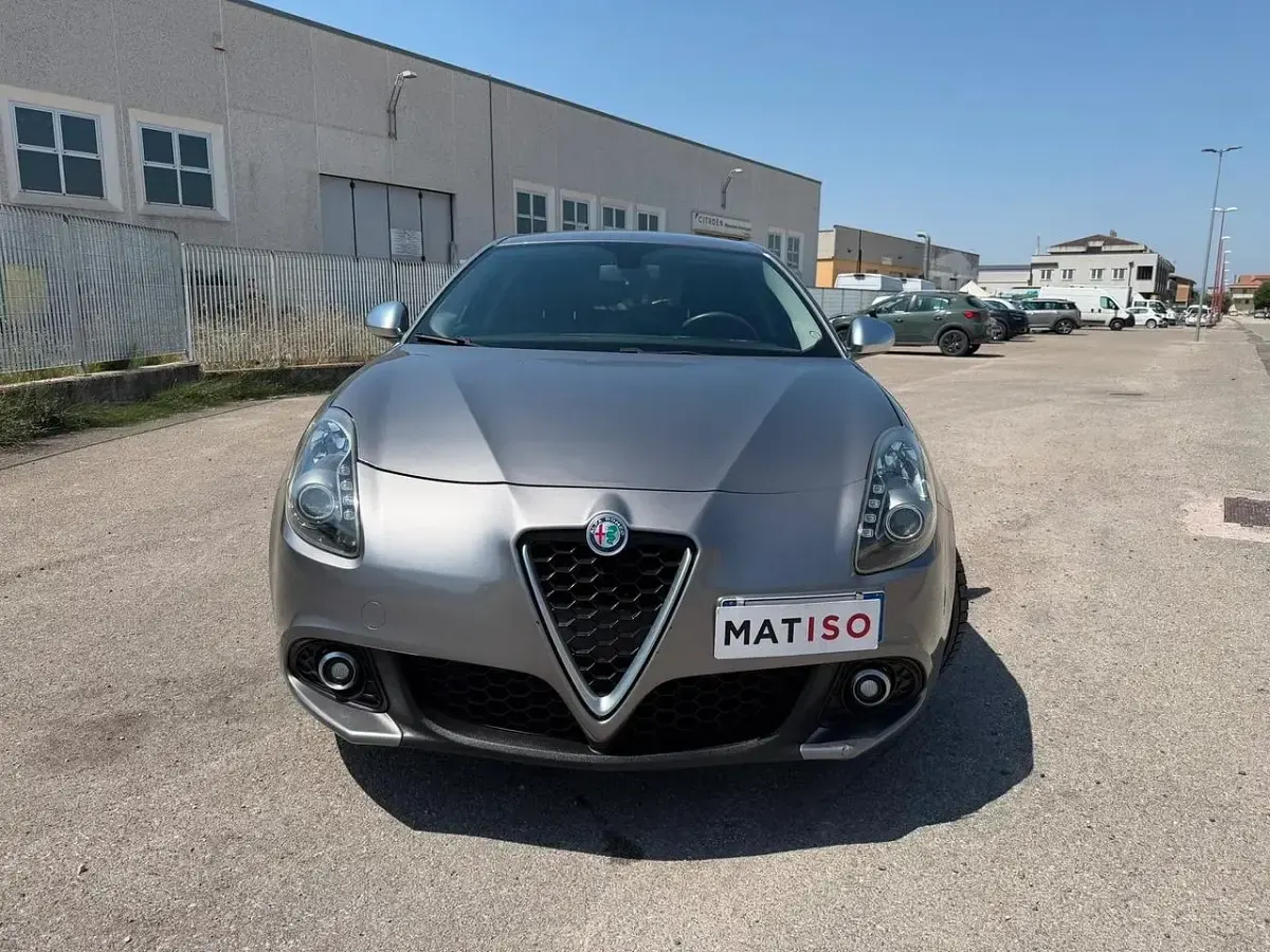 Usata Alfa Romeo Giulietta Super 120 CV (88 kW) 2018 Argento Utilitaria