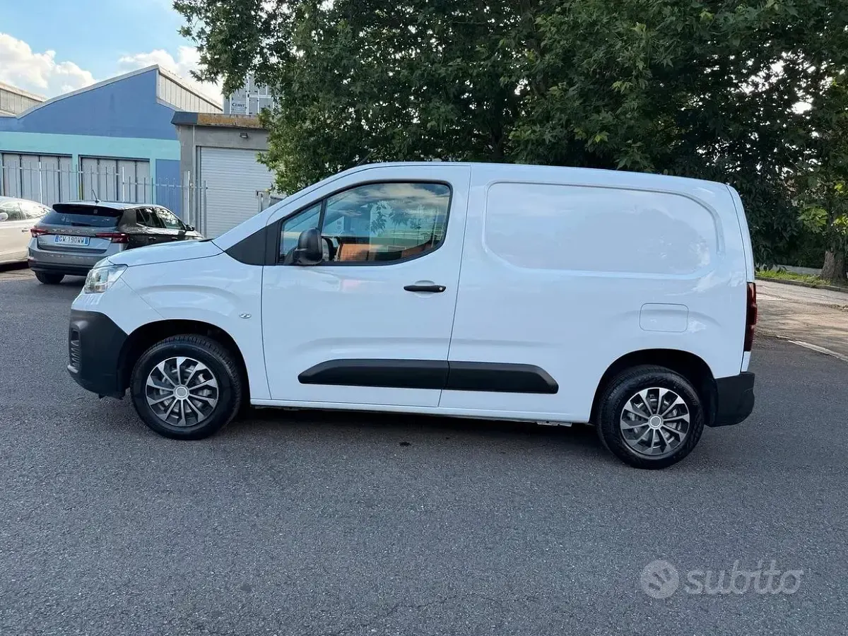 Usata Fiat Doblò 110 CV (80 kW) 2024 Bianco Monovolume