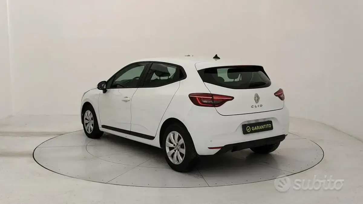 Begagnad Renault Clio V Business 86 HK (63 kW) 2021 Vit Sedan
