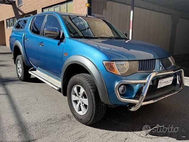 Usata Mitsubishi L200 Invite 136 CV (100 kW) 2008 Blu Pick-up
