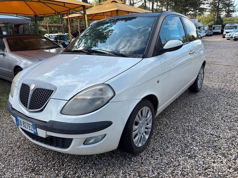 Usata Lancia Ypsilon 60 CV (44 kW) 2006 Bianco Utilitaria