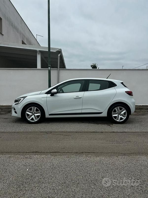 Usata Renault Clio V Business 101 CV (74 kW) 2022 Bianco Berlina
