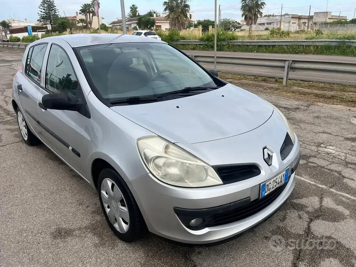 Gebraucht Renault Clio II Dynamique 85 PS (62 kW) 2007 Grau Limousine