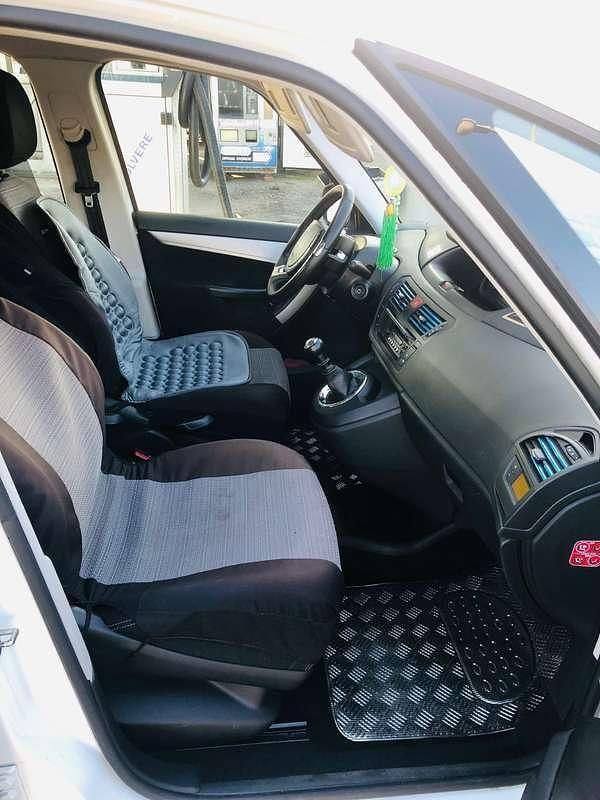 Usata Citroën Grand C4 Picasso SELECTION 111 CV (81 kW) 2013 Monovolume