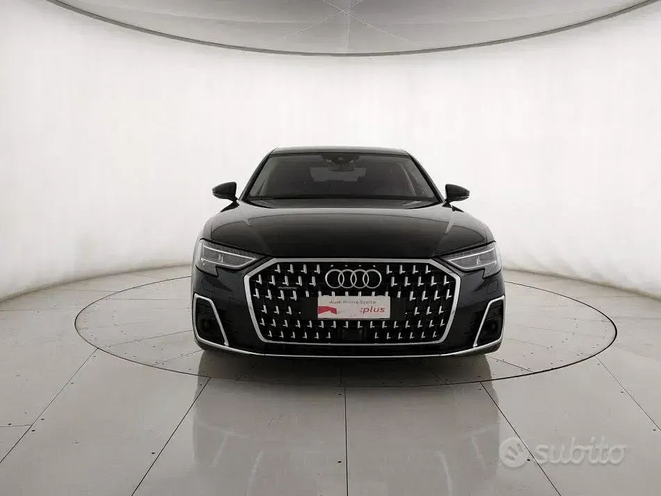 Usata Audi A8 286 CV (210 kW) 2024 Bluazzurro Berlina