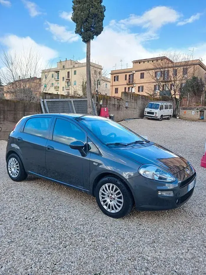 Usata Fiat Punto Street 95 CV (69 kW) 2017 Grigio Utilitaria