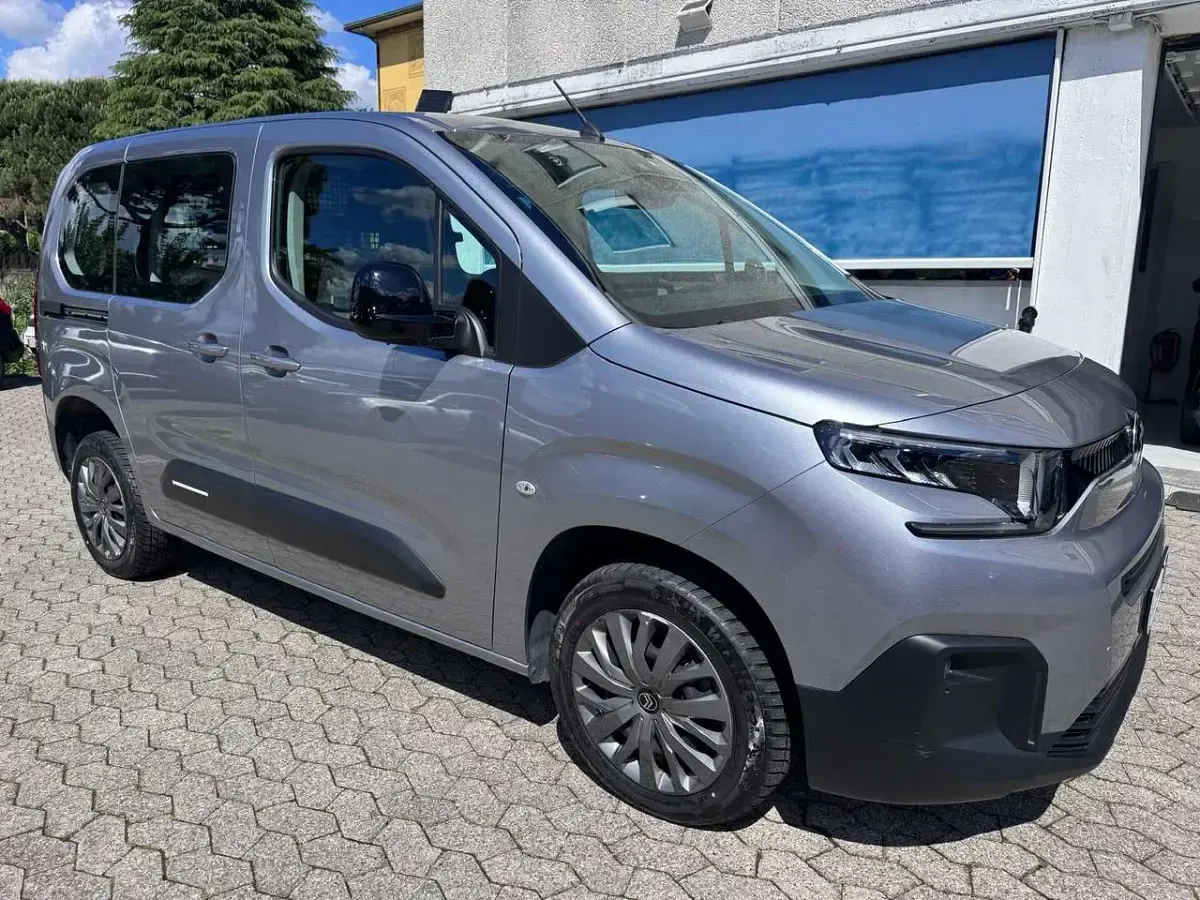 Usata Citroën Berlingo Feel 102 CV (75 kW) 2025 Grigio Monovolume