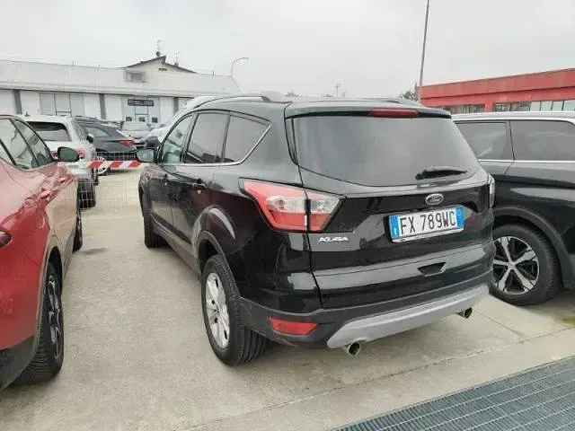 Usado Ford Kuga S 120 CV (88 kW) 2019 Negro SUV