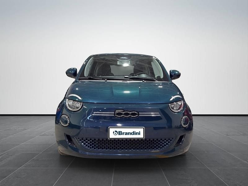 Usata Fiat 500e Icon 85 kW (116 CV) 2023 Ocean green Utilitaria