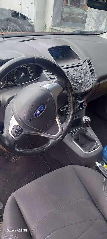 Usata Ford Fiesta 75 CV (55 kW) 2015 Rosso Berlina