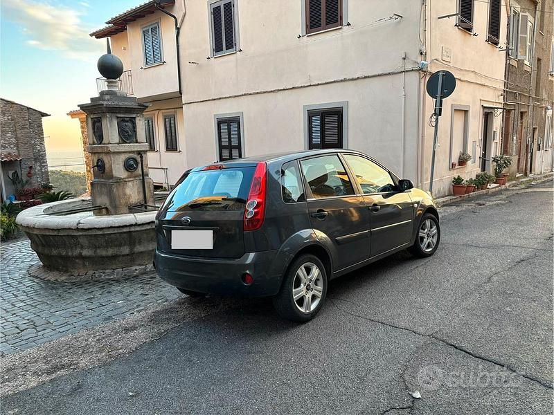 Begagnad Ford Fiesta 90 HK (66 kW) 2008 Sedan