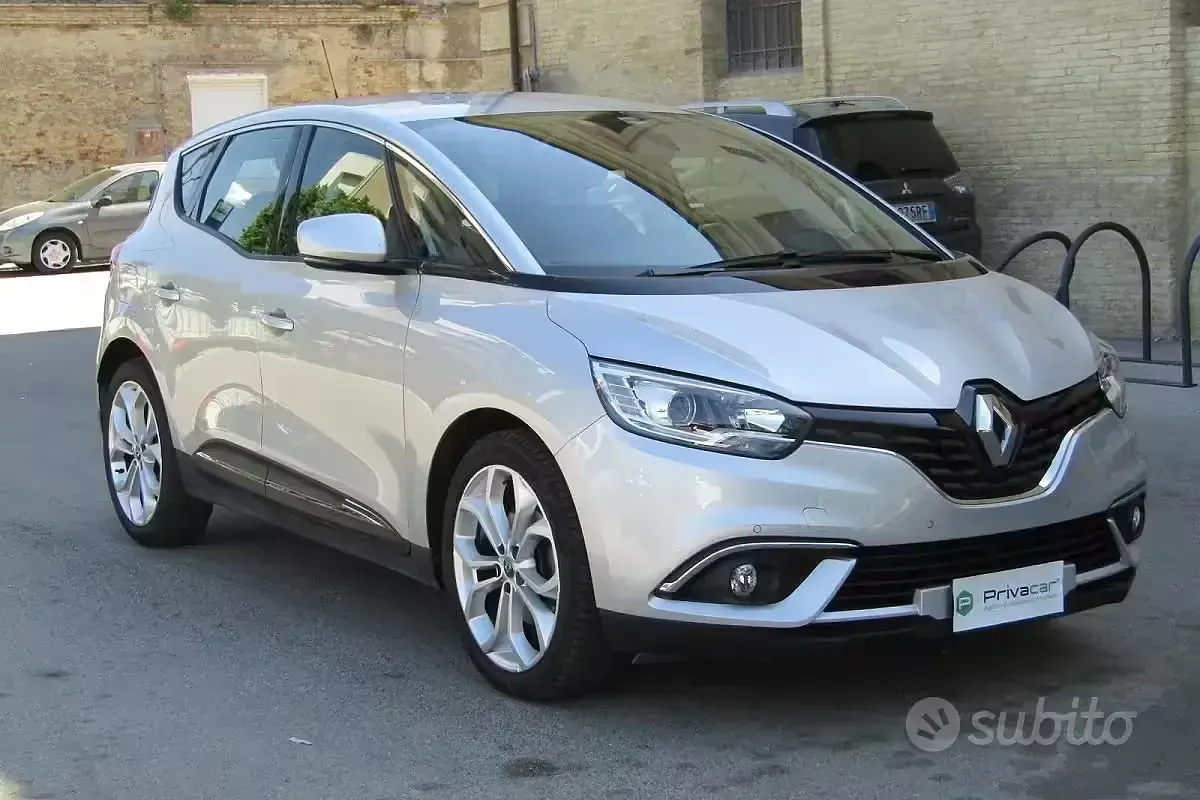 Usata Renault Scénic 120 CV (88 kW) 2021 Grigio Monovolume