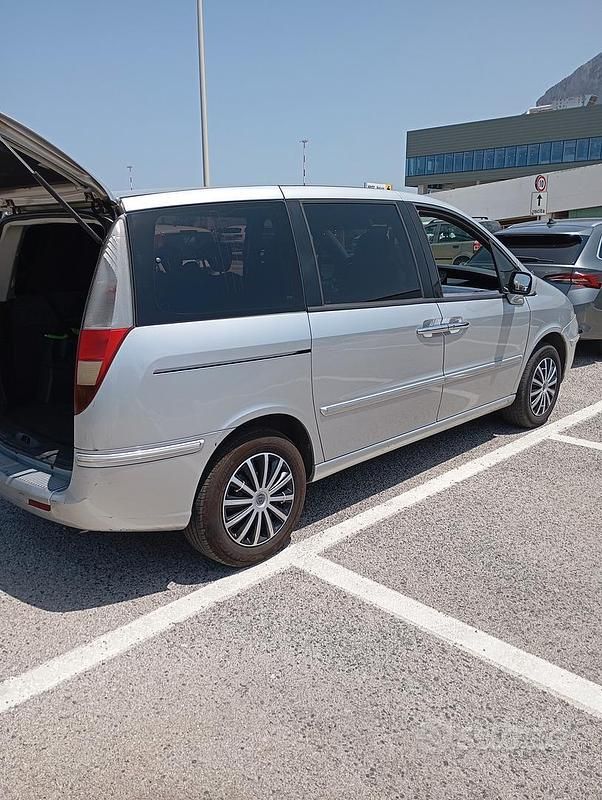 Usata Lancia Phedra 128 CV (94 kW) 2006 Grigio Monovolume