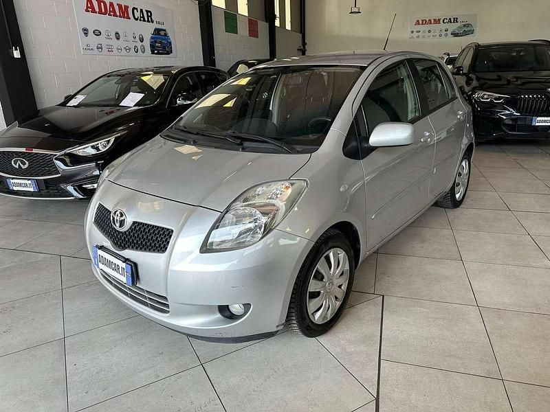 Usata Toyota Yaris 87 CV (63 kW) 2008 Argento Utilitaria