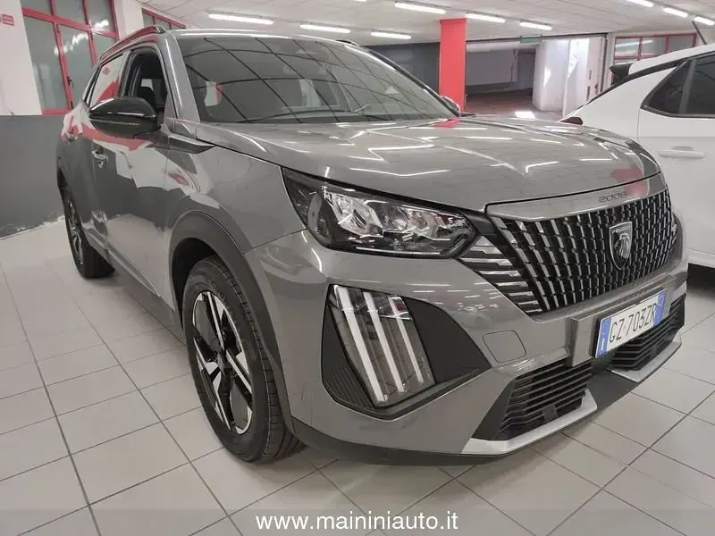 Usata Peugeot 2008 Allure 102 CV (75 kW) 2025 Grigio SUV