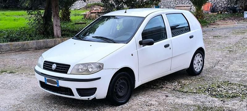 Usata Fiat Punto Active 69 CV (50 kW) 2004 Berlina