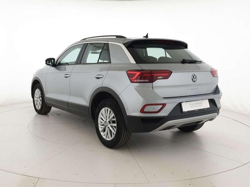 Usata VW T-Roc Life 150 CV (110 kW) 2023 Pyrit silver metallizzato SUV