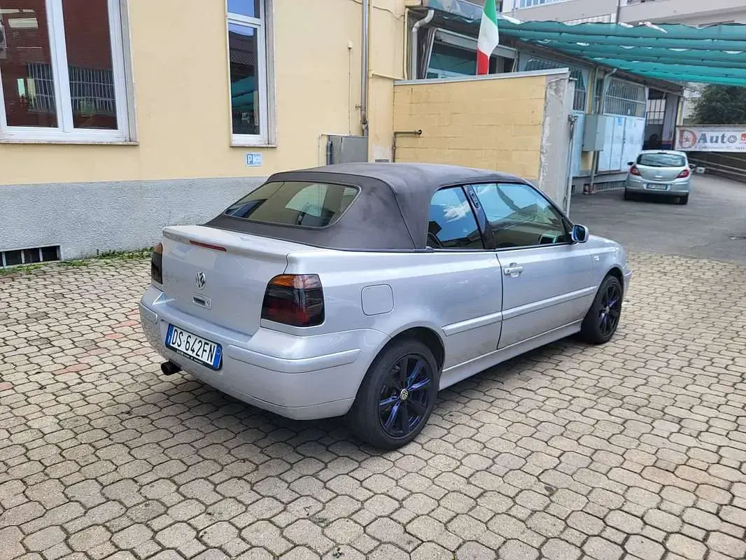 Usata VW Golf Trendline 101 CV (74 kW) 2000 Cabrio