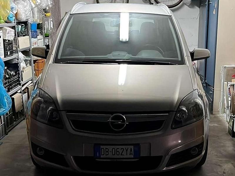 Usata Opel Zafira 2006 Grigio Monovolume