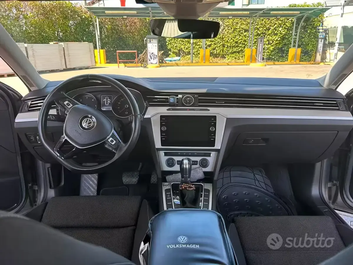 Usata VW Passat 120 CV (88 kW) 2018 Grigio Station wagon