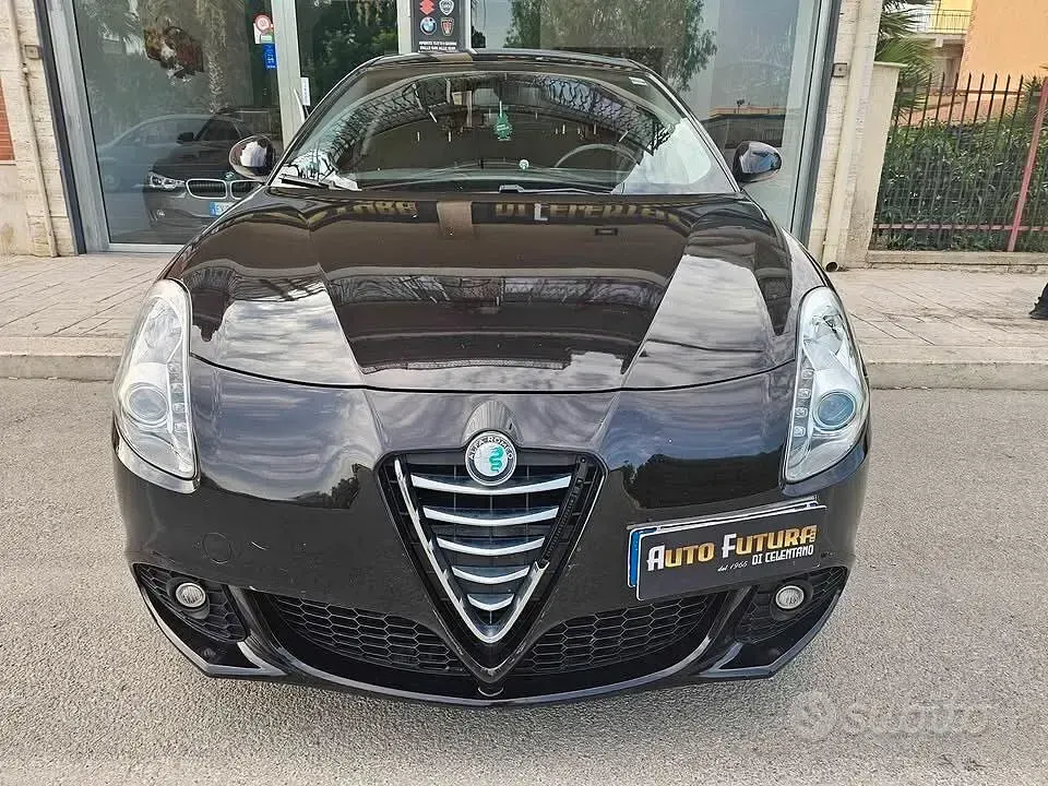 Usata Alfa Romeo Giulietta Distinctive 140 CV (102 kW) 2011 Nero Utilitaria