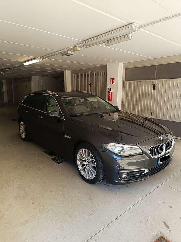 Usata BMW 520 Luxury Line 184 CV (135 kW) 2014 Grigio Station wagon