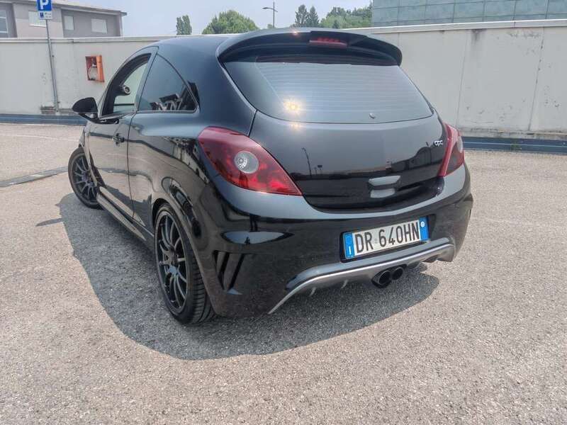 Nero Usata 2008 Opel Corsa OPC Tre volumi | 8500 € (Molto cara) - Immagine 1/4