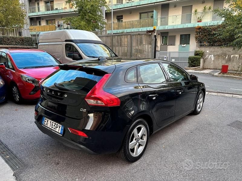 Usata Volvo V40 Momentum 115 CV (84 kW) 2014 Nero Station wagon
