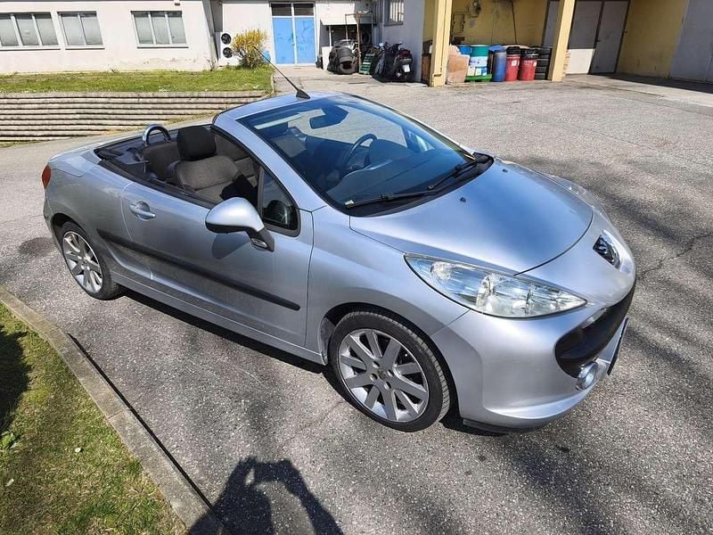 Usata Peugeot 207 CC 109 CV (80 kW) 2010 Grigio Cabrio