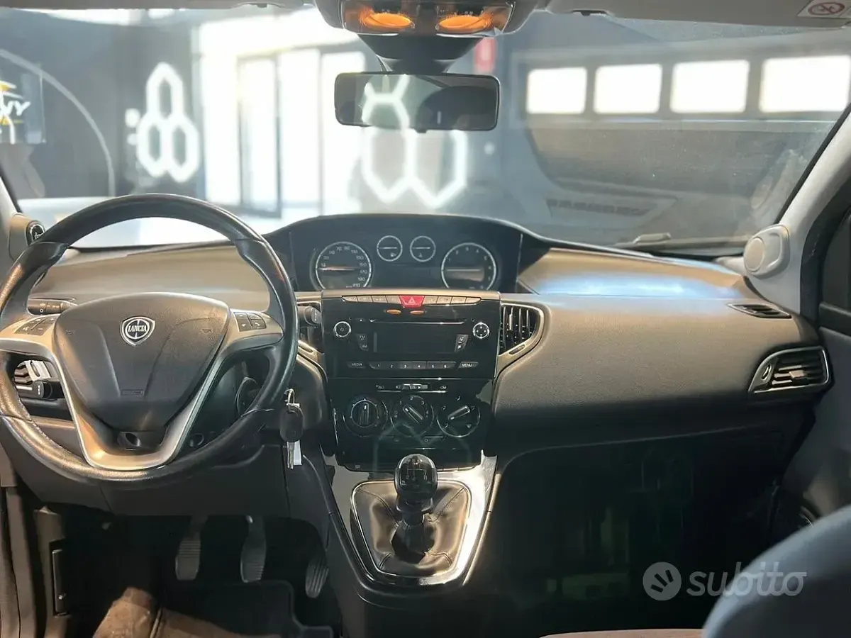 Usata Lancia Ypsilon Gold 69 CV (50 kW) 2016 Nero Utilitaria