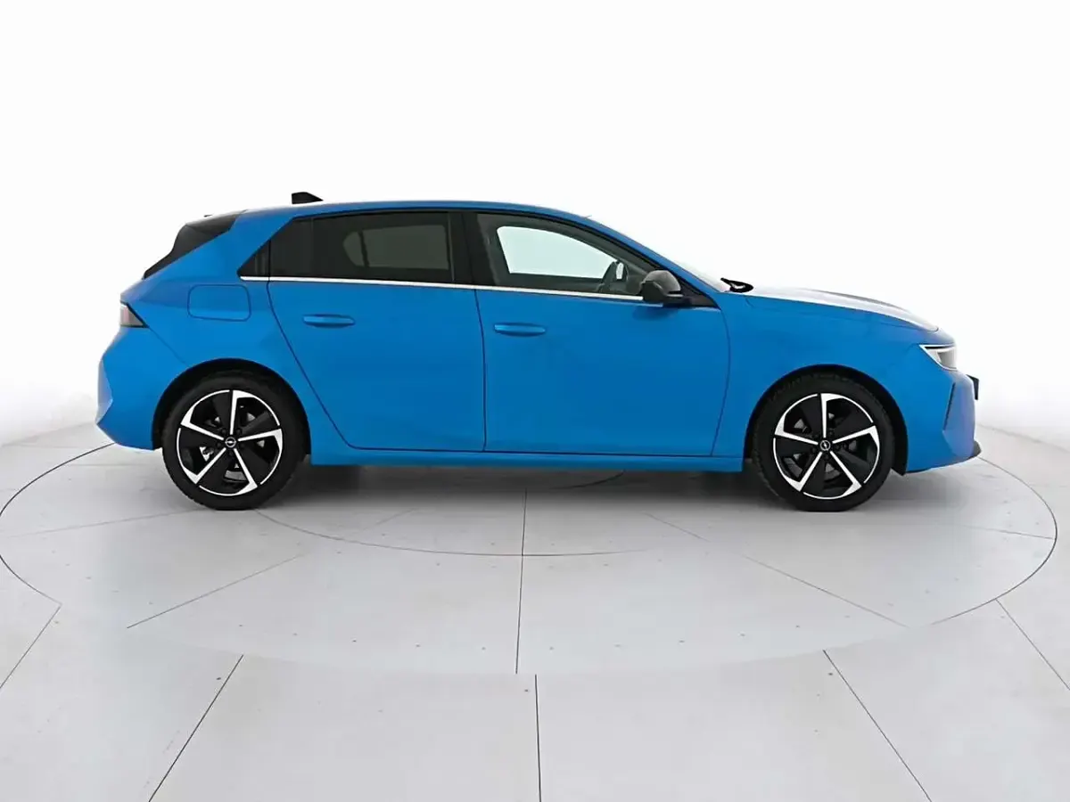 Usata Opel Astra Elegance 110 CV (80 kW) 2023 Blu Utilitaria