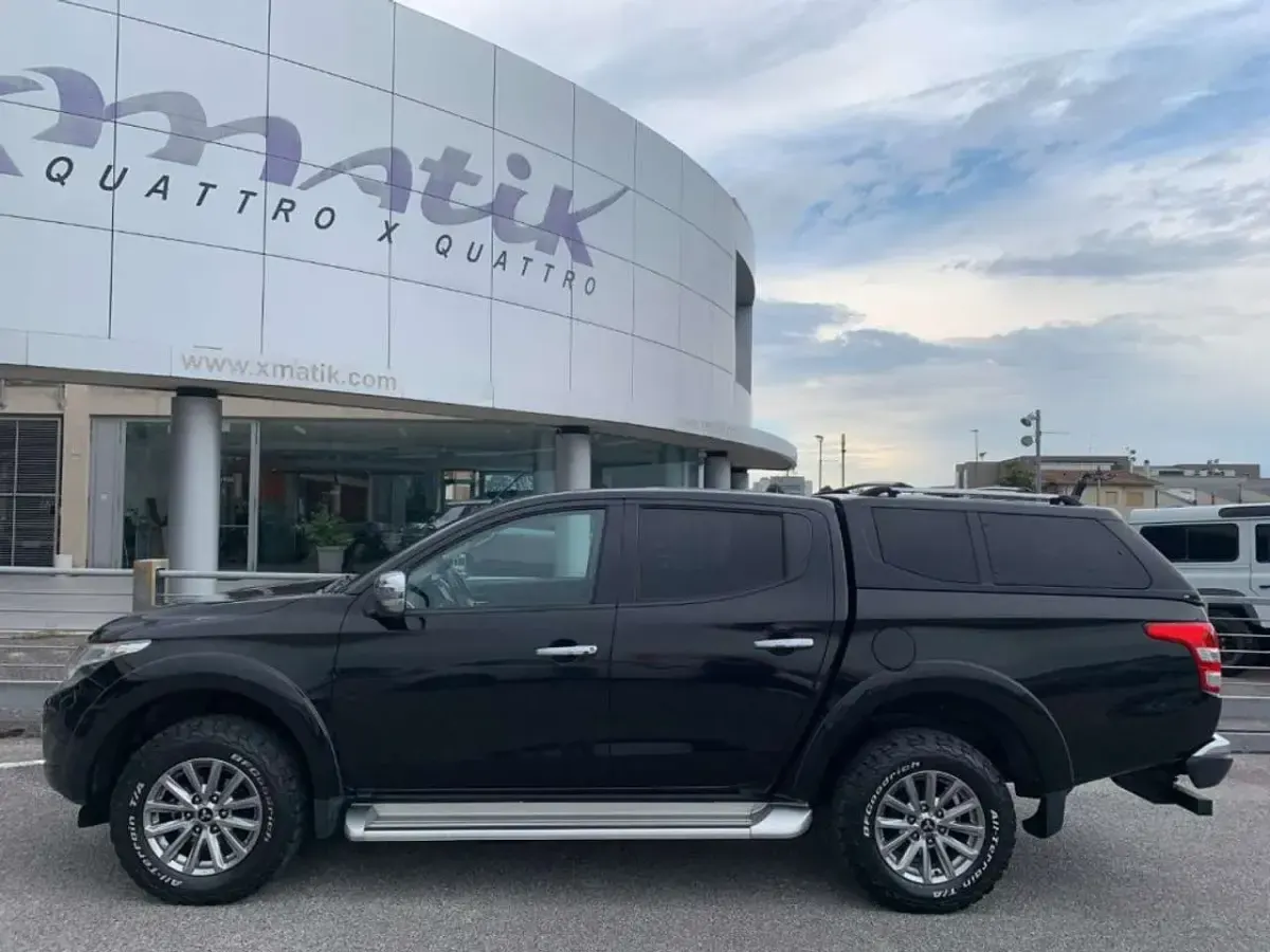 Usata Mitsubishi L200 Intense 181 CV (133 kW) 2018 Nero metallizzato Pick-up