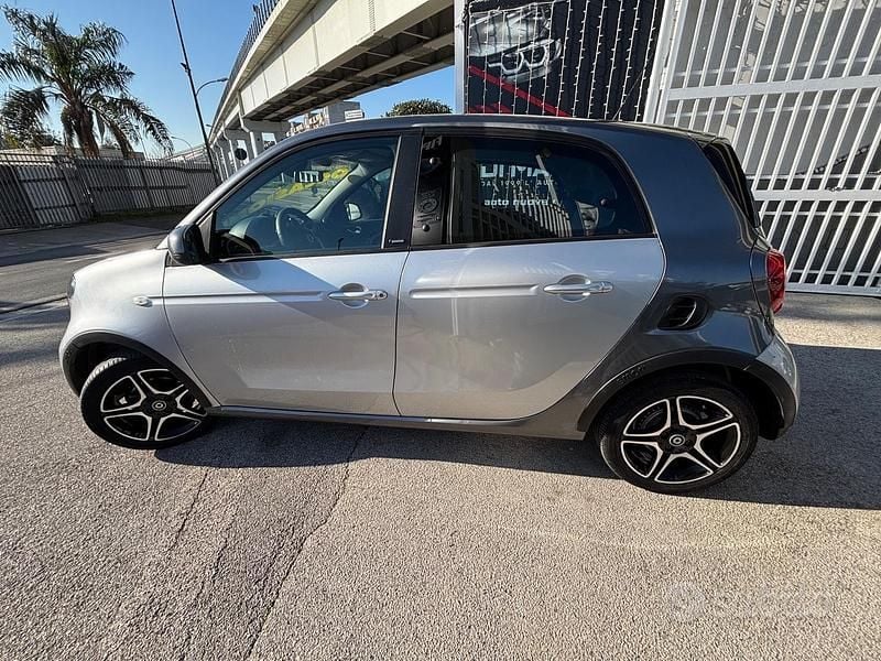 Usata Smart ForFour Passion 89 CV (65 kW) 2017 Grigio Utilitaria