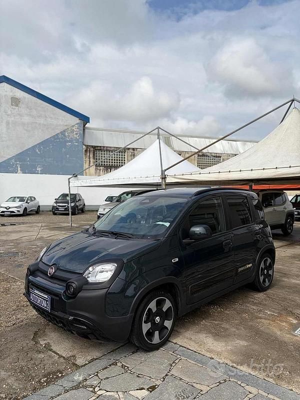 Usado Fiat Panda Cross Cross 69 CV (50 kW) 2025 Verde Utilitario