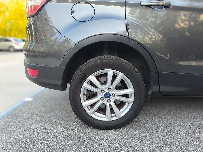 Usata Ford Kuga 120 CV (88 kW) 2018 Nero SUV